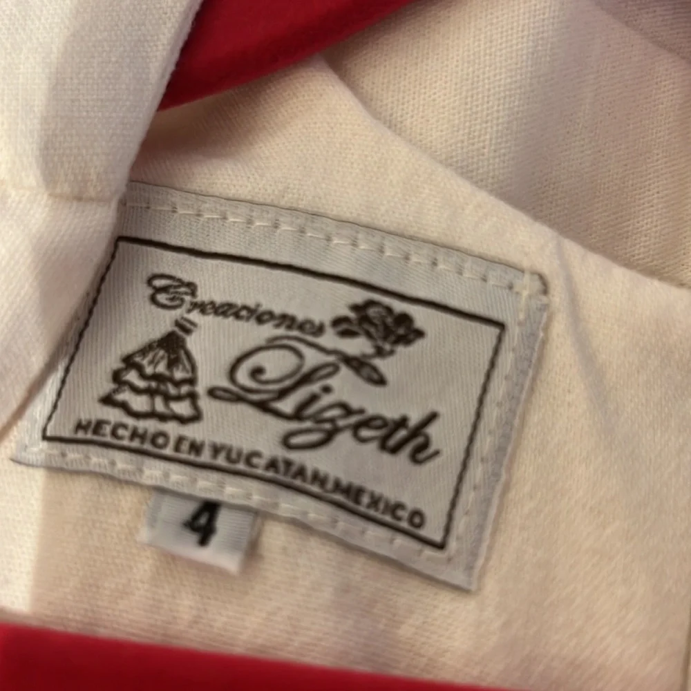 Creaciones Lizeth girls cream embroidered floral dress, size 4T.